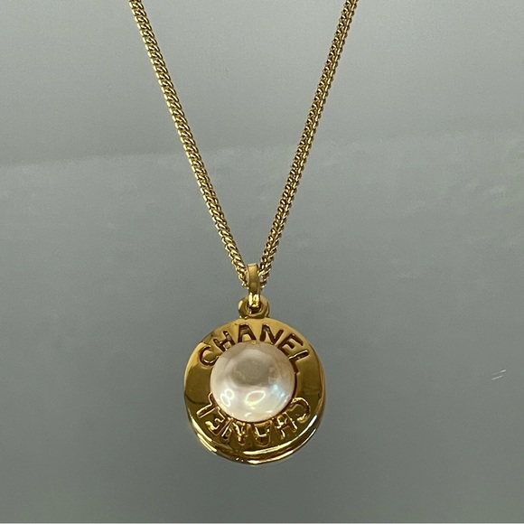CHANEL Logo Pearl Round Gold Tone Pendant Necklace - Picture 1 of 12